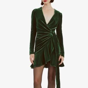 New! Gorgeous Bardot Velvet Long Sleeve Dress ($139 retail) size 4 NWT